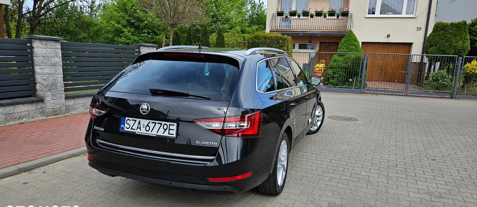 Skoda Superb cena 74904 przebieg: 211353, rok produkcji 2017 z Zawiercie małe 379